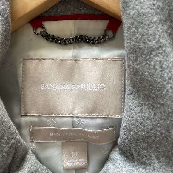 Gorgeous gray wool Banana Republic winter coat.  Size medium. Excellent - Picture 3 of 8